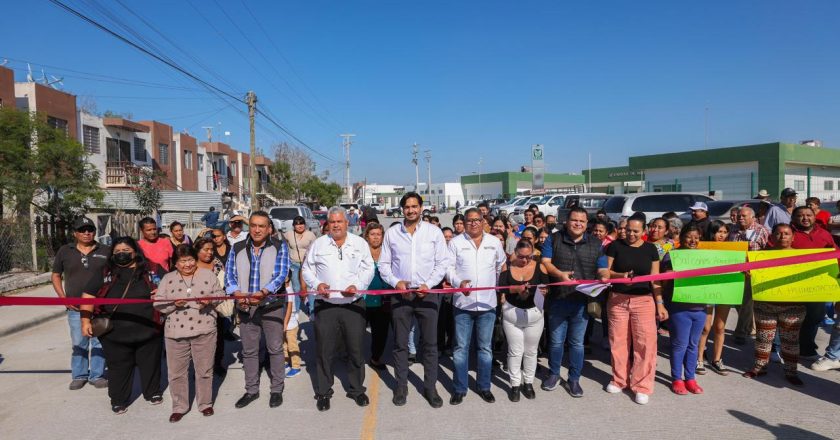 Celebran vecinos de Balcones inauguración de pavimento hidráulico por 7.9 MP