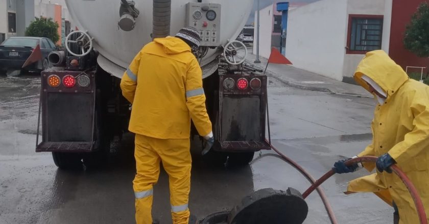 Realizó COMAPA limpieza de línea general en Hacienda del Sol