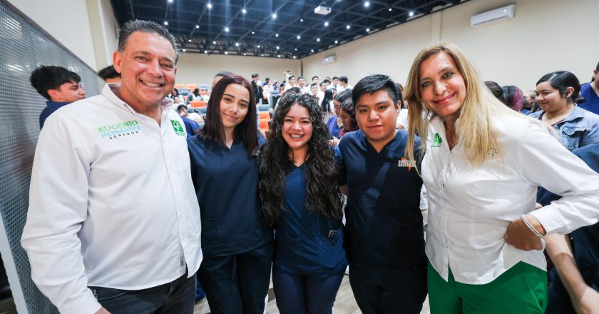 Universitarios entusiastas expresan su apoyo a Maki y Geño