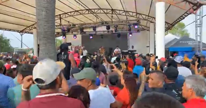 Buen ambiente en La Playita con la presentación de Selva Negra