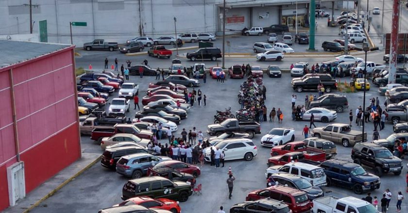 Exhibición de autos para ayudar a víctimas de incendio