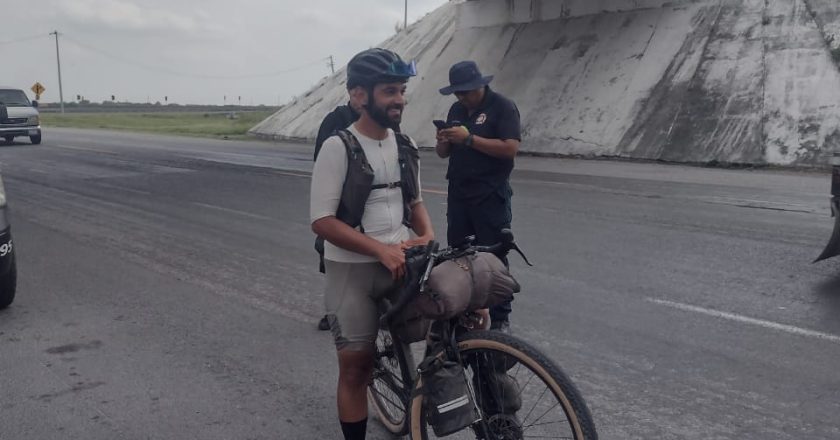 Ciclista francés rueda por Reynosa