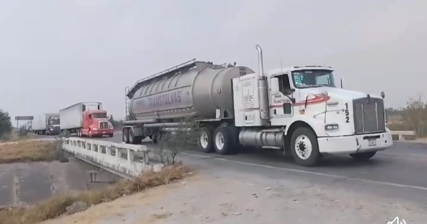 Sorgueros despejan tramo carretero