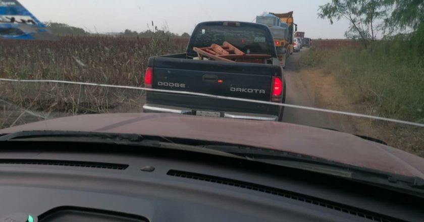 Persiste bloqueo carretero