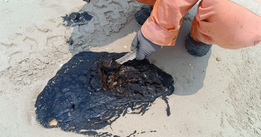 Investiga Procuraduría Ambiental y Urbana presencia de hidrocarburo en playa Miramar