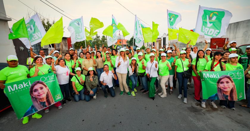 Pintan de verde Hacienda las Fuentes con Maki Ortiz