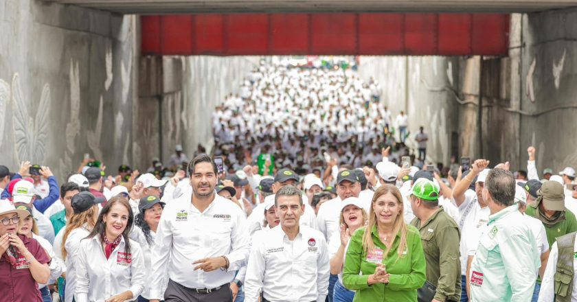 Participaron Carlos, Maki, Geño y Claudia en multitudinario desfile obrero