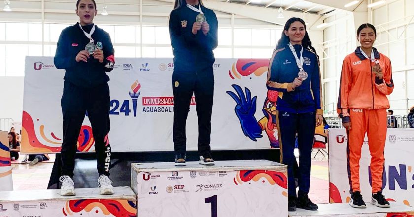 Laura Zamora ganó bronce en Karate para la UAT