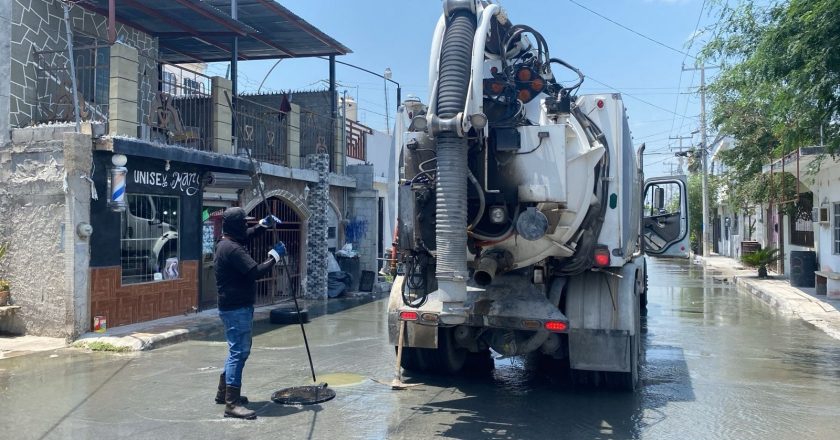 Desazolva COMAPA drenaje sanitario en Reserva Territorial Campestre y Campestre Itavu