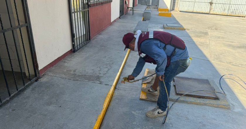 Ejecuta administración de Carlos Peña Ortiz trabajo de saneamiento en escuela primaria de Ampliación Pedro J. Méndez