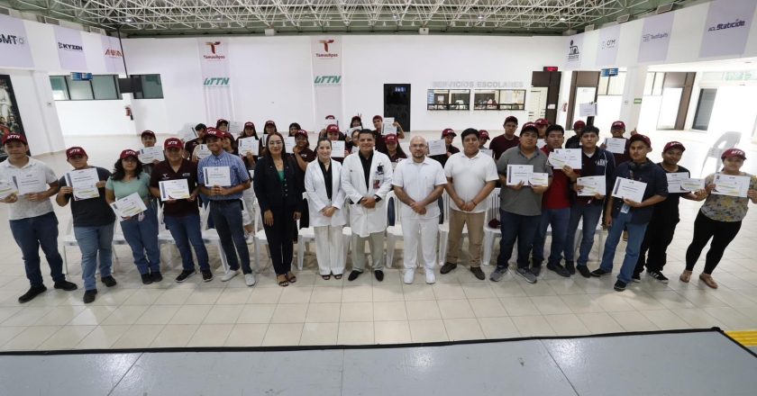 Alumnos de la UTTN se suman a campaña de donación de sangre