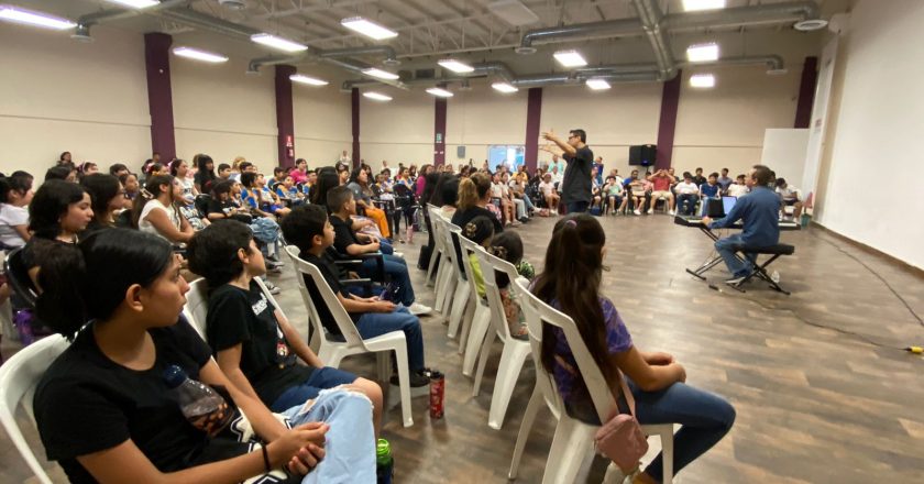 Invita Alcalde Carlos Peña Ortiz a clausura de taller de canto con coro monumental