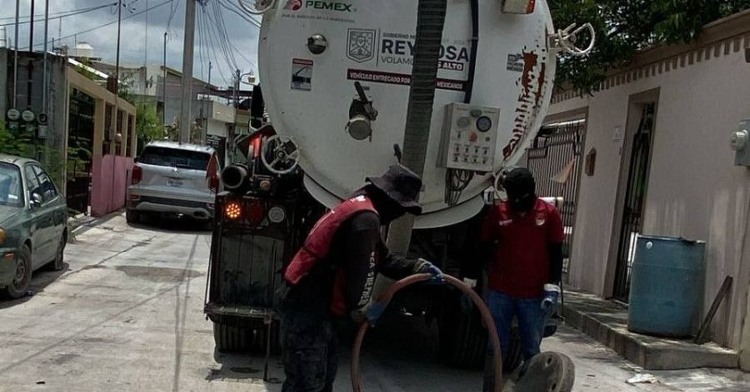 Sondeó COMAPA drenaje sanitario en la colonia Adolfo López Mateos