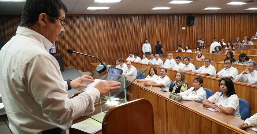 Reconoce UAT el desempeño académico de estudiantes hijos del personal docente