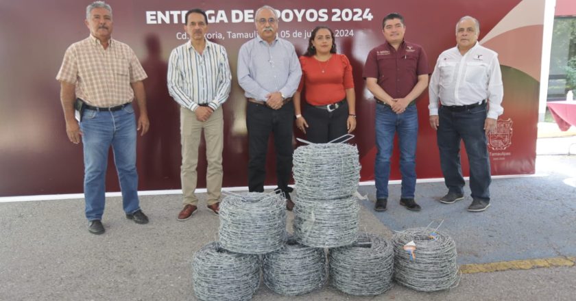 Apoya Desarrollo Rural a productores con material para cercos perimetrales