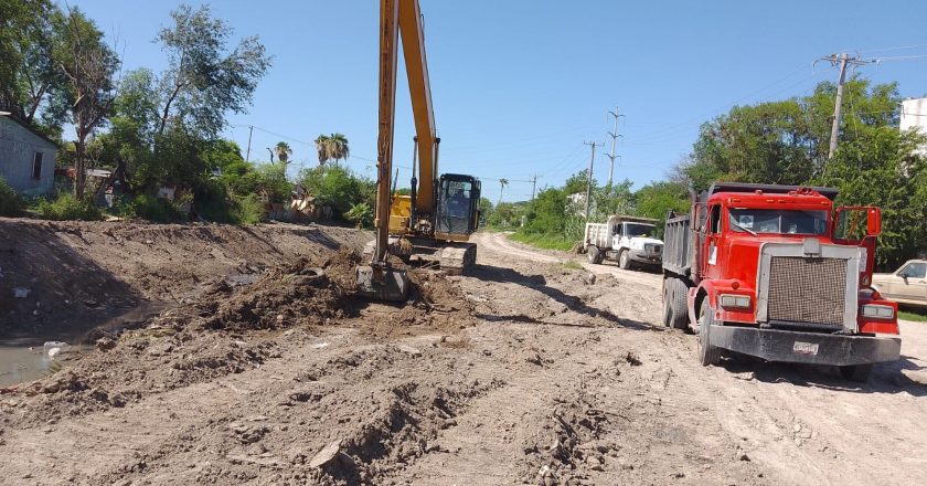 Intensas acciones de desazolve