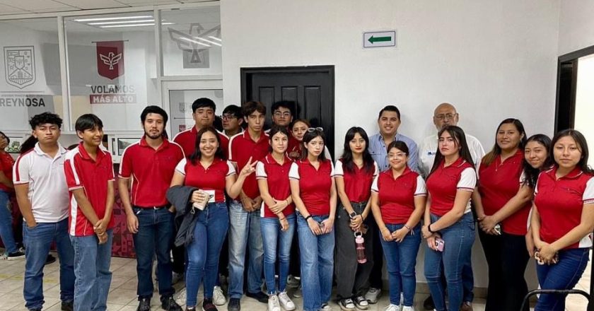 Alumnos de la Universidad Tamaulipeca visitan la Presidencia Municipal de Reynosa