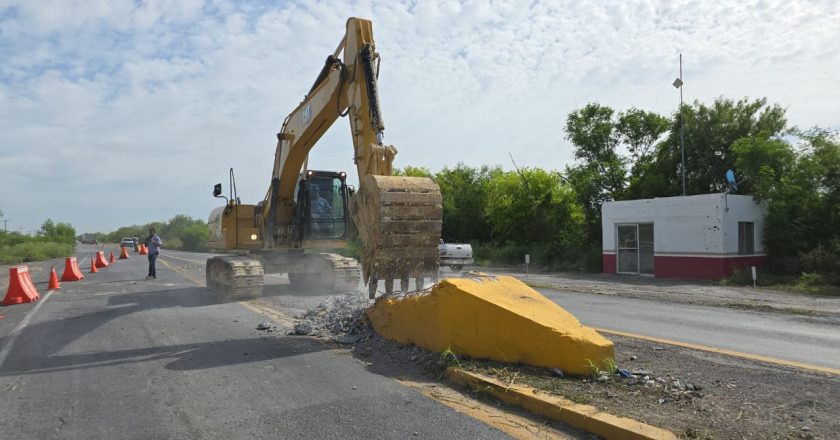 Eliminaron peligrosa valla en ex garita aduanal del Km. 26