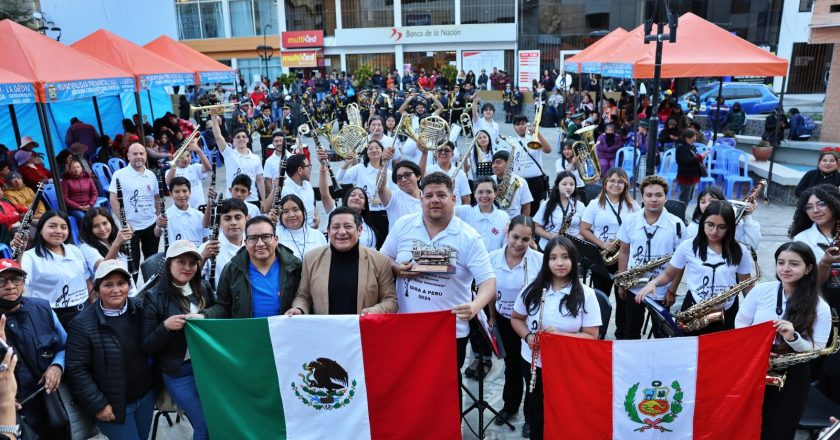 Ponen artistas reynosenes en alto el nombre de México en Perú