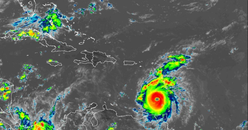 “Ojo” de BERYL “mira” hacia el Golfo