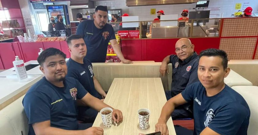 Una mentira piadosa se convierte en homenaje para bomberos de Reynosa