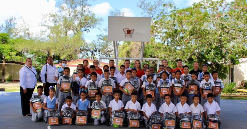 Lleva UAT colecta de útiles escolares a estudiantes del sector rural