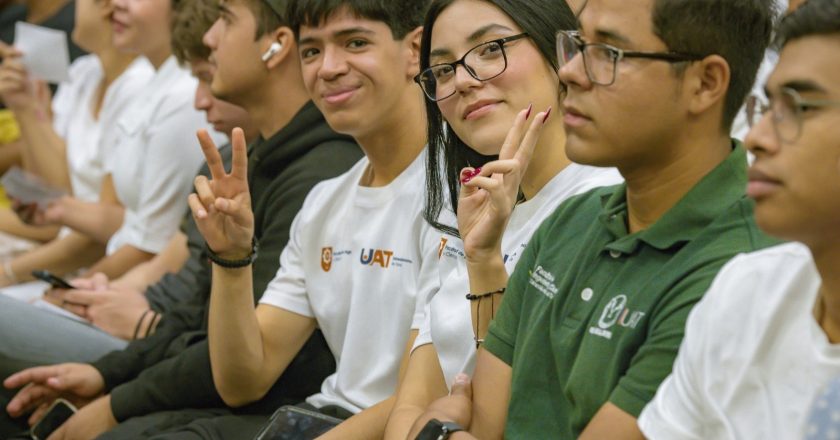 Entregan becas Futuro Tamaulipas a jóvenes de nivel superior