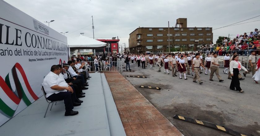 Con desfile celebraron el 214 aniversario del inicio de la Independencia