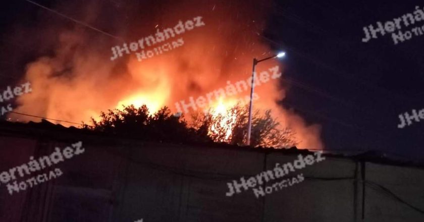 Feroz incendio en “Tianguis de la Mujer” en El Olmo