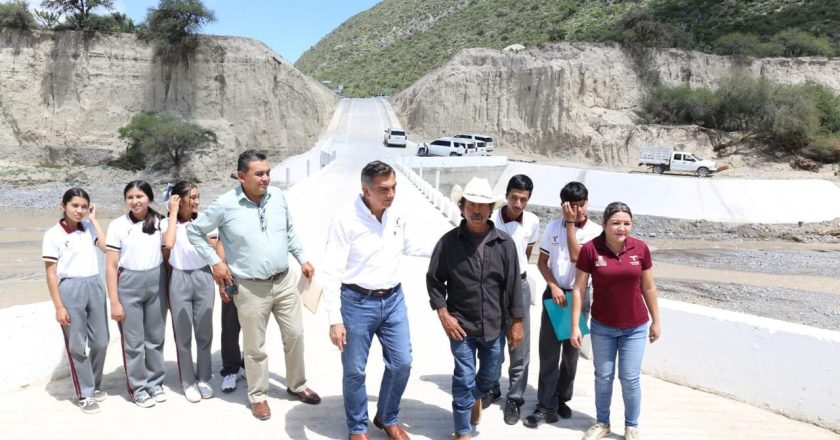 Entregó Américo viviendas a damnificados por la tormenta Alberto y supervisó obras en Tula