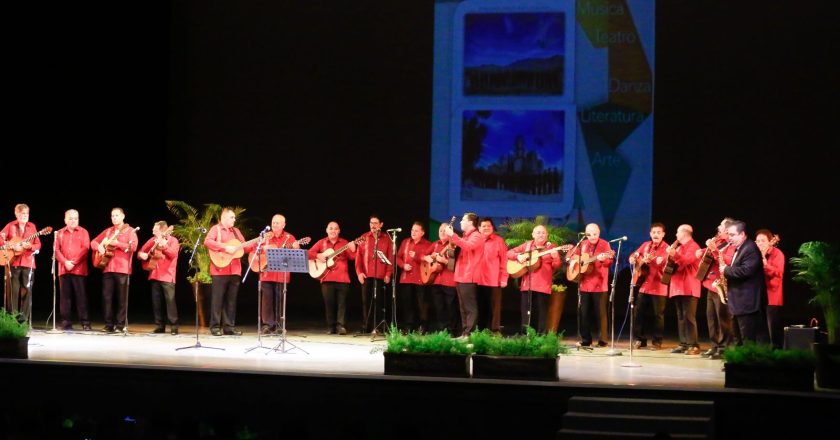 Celebran Américo y María el 25 aniversario de la rondalla del hospital de Victoria