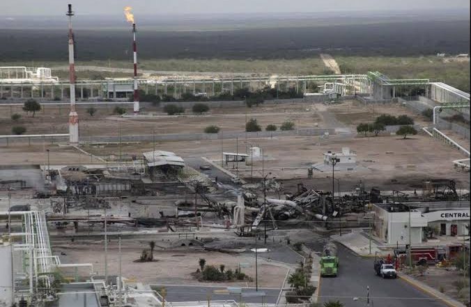 Colocaron ofrenda a fallecidos por explosión de planta de PEMEX