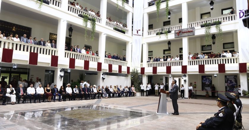 Inauguró Américo rehabilitación de Palacio de Gobierno y develó escudos de los 43 municipios