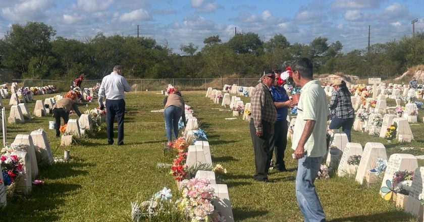 Intensifica Salud acciones contra el dengue y fumiga panteones