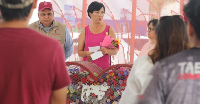 Encabezó Eva Reyes entrega de taparroscas a asociación Iluminando Corazones