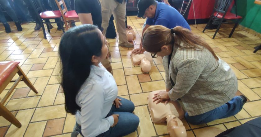 Capacita PCyB a empleados de restaurantes