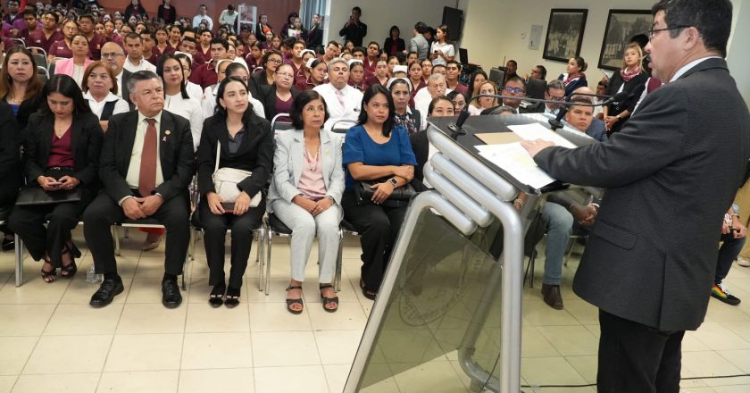 La UAT es referente en la formación de profesionales de la enfermería: rector