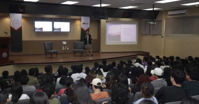 Imparte la UAT conferencia sobre las redes sociales y su impacto en la formación de la juventud