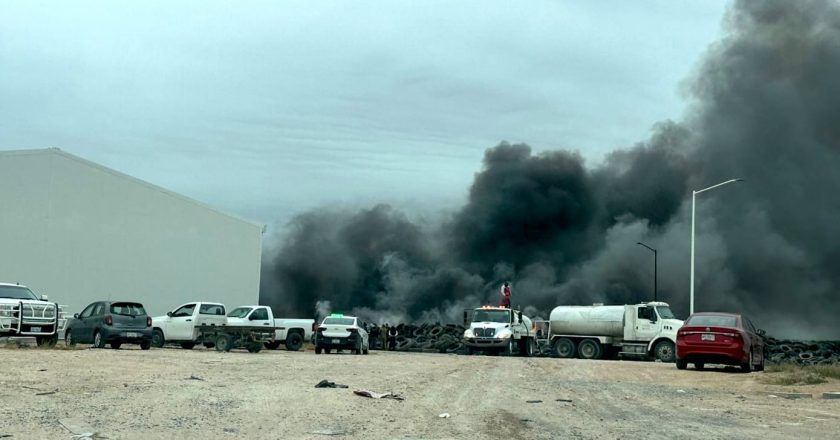 Ladrones provocaron aparatoso incendio de llantas