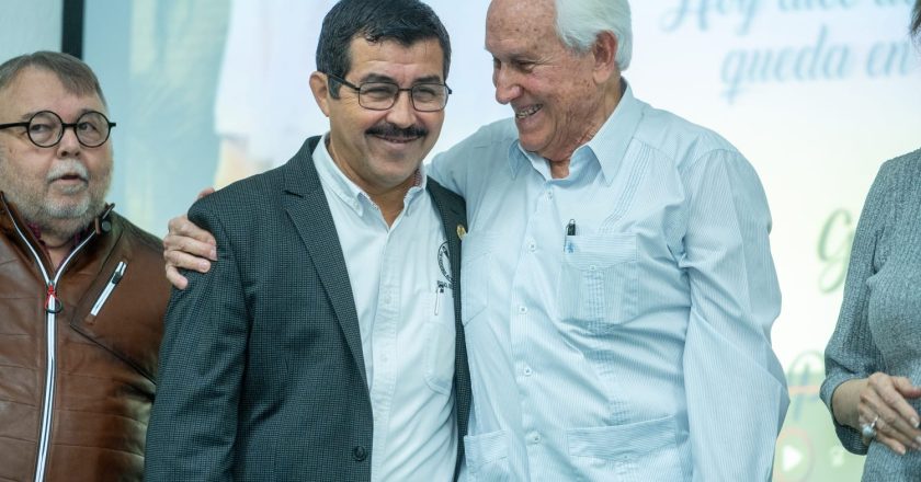 Decano de la UAT, Luis Navarro Roso, se despide de la cátedra con emotivo homenaje