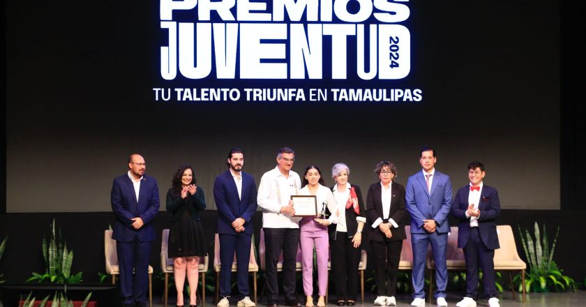 Premió Gobernador a talentosos jóvenes y deportistas tamaulipecos