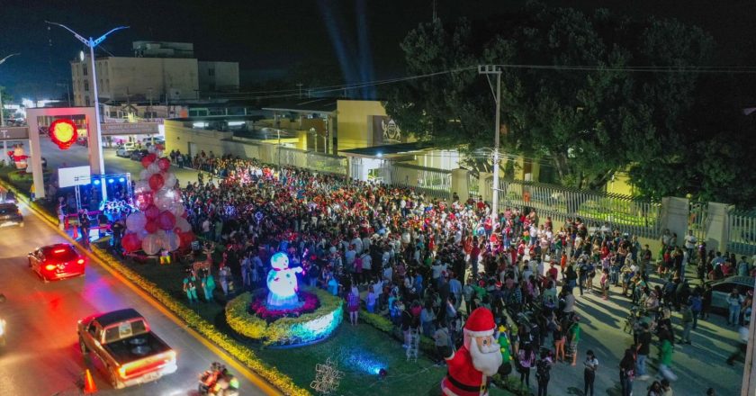 Encendió la UAT el espíritu navideño en El mante