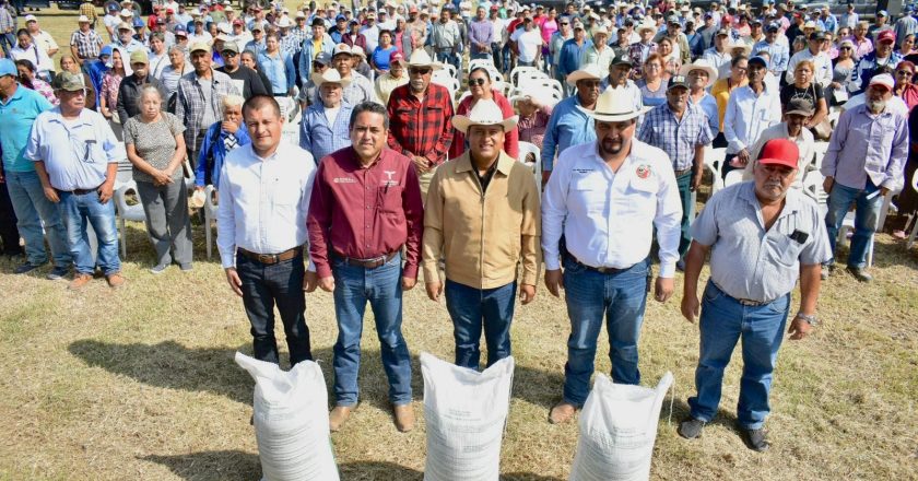 Recibieron productores citrícolas fertilizante granulado