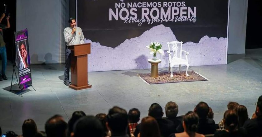 Presentó Alcalde obra literaria de Raquel Ramírez Rodríguez