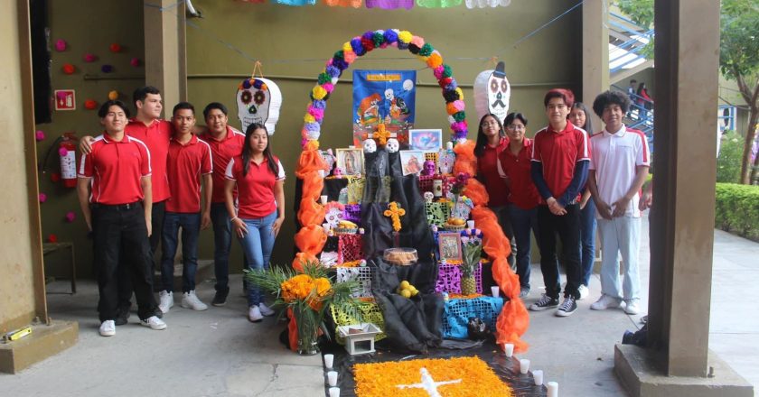 Universidad Tamaulipeca Celebra Día de Muertos con Altares Tradicionales