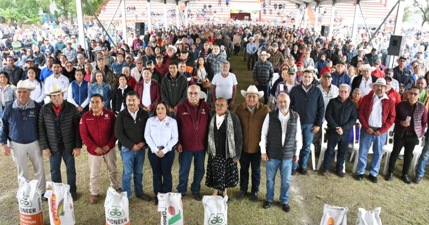 Recibieron productores agrícolas de la zona norte de Tamaulipas semilla de sorgo y diesel