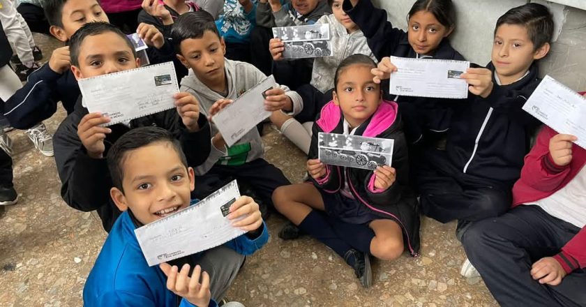 Buzón navideño despierta ilusión entre los pequeños