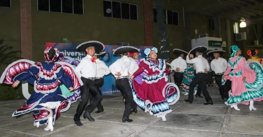 Noche cultural en la Universidad Tamaulipeca