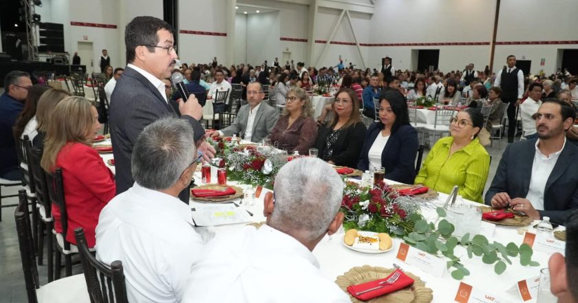 Preside el rector festejos navideños del SUTUAT