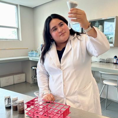 Analiza estudiante de la UAT la presencia de metales pesados en suelos de cultivo citrícola